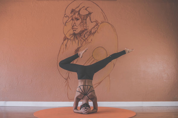12 Thoughts Everyone Has During Their First Yoga Class